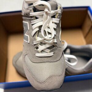 New Balance athletic shoes Unisex 574 - Medium size 9.5